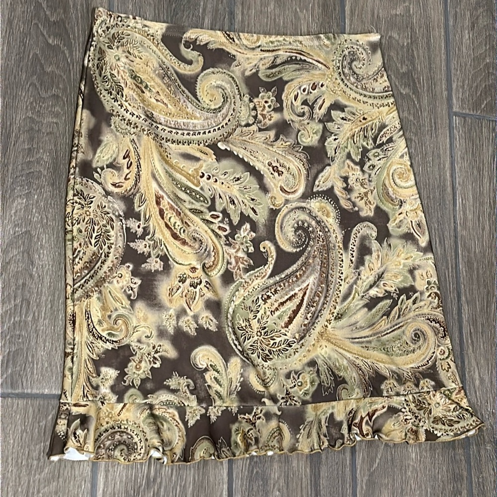 Eye Candy paisley skirt size medium. Beautiful brown green mix. Tulip hem